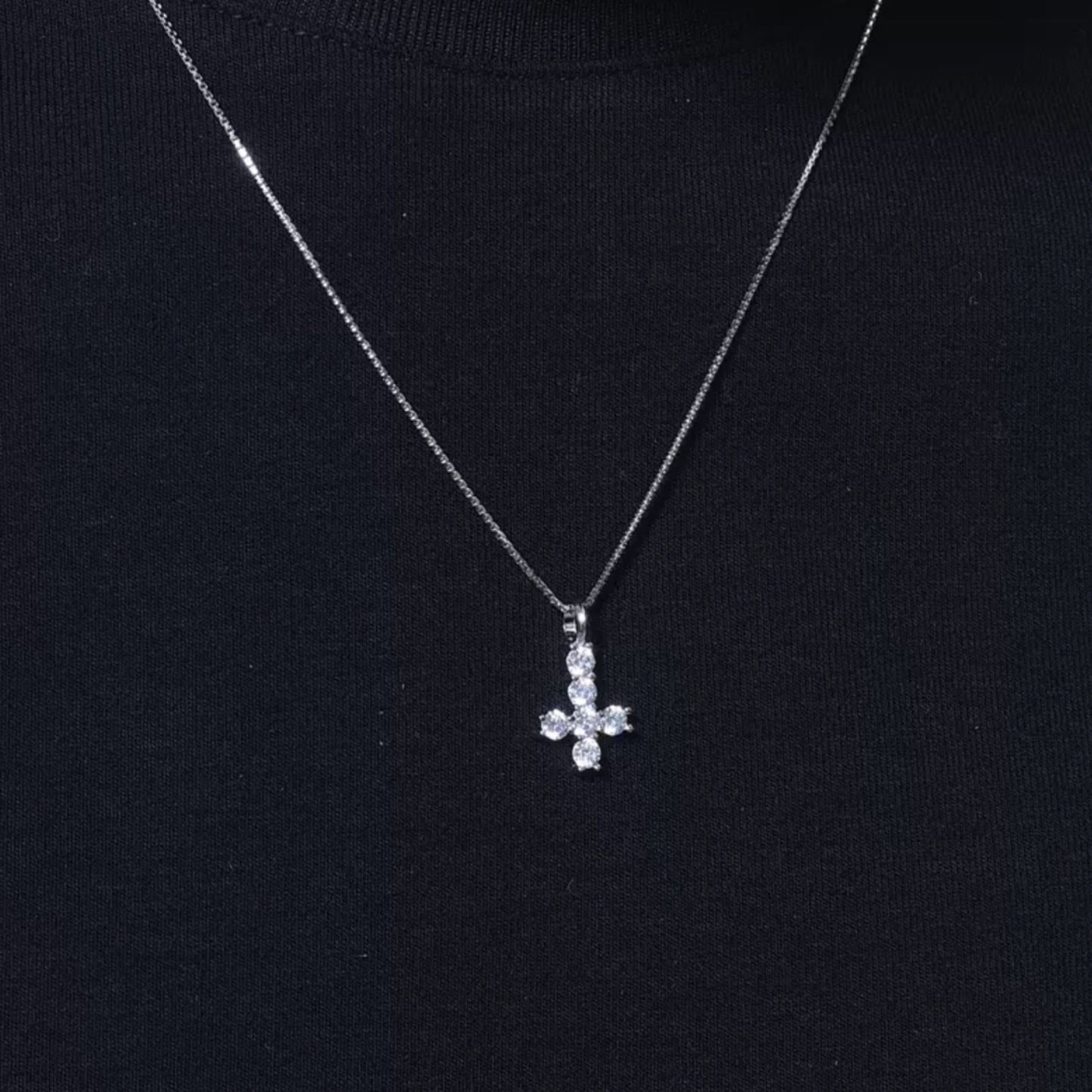 18K WHITE GOLD MICRO ST PETER'S CROSS